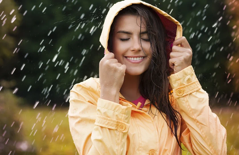 5 Tips Merawat Rambut di Musim Hujan