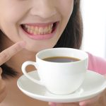 10 Cara Menghindari Gigi Kuning Akibat Kopi dan Teh
