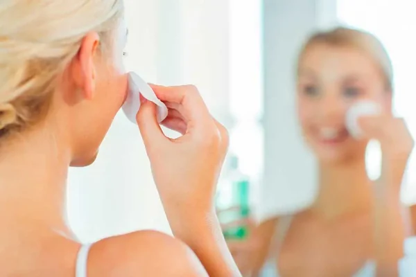 7 Tips Memilih Skincare yang Aman untuk Kulit Berjerawat